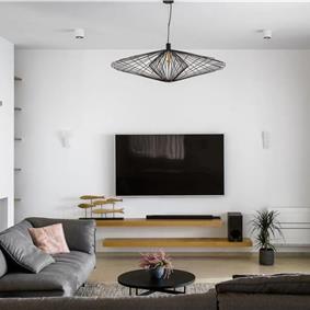 Beachfront Villa with Pool and Sea Views on Ciovo island near Trogir, Sleeps 8